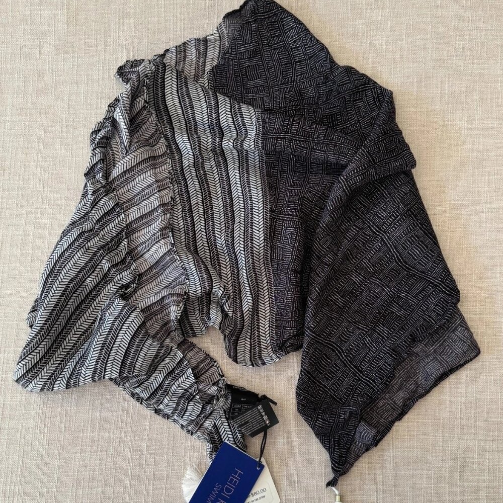 NWT Discontinued Heidi Klum Grey Black Semi Sheer Triangle Cover Up Scarf